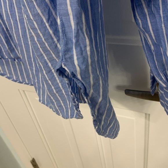 🎉Women’s long sleeve H&M shirt - Size Small - blue w/white vertical stripes - Picture 8 of 12